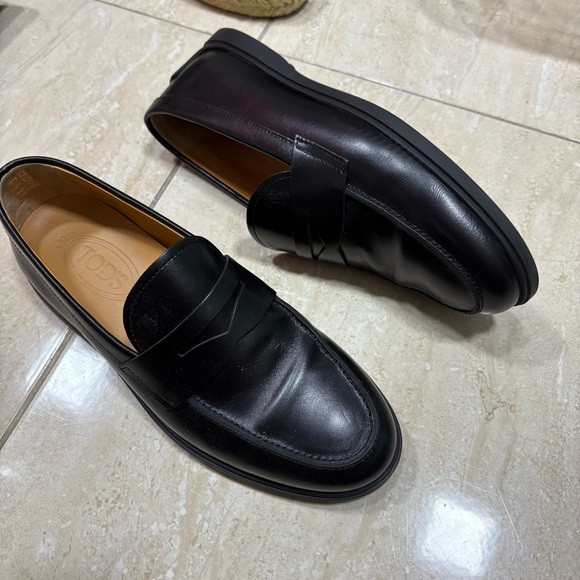 Tod's Classic Black Leather Slip-On Loafers - Picture 2 of 5
